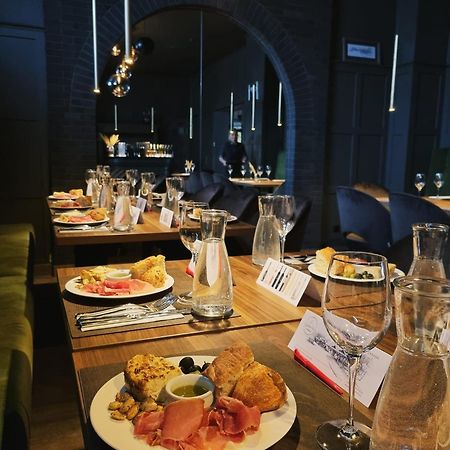 Brut Wine Hotel Zarasai Eksteriør billede